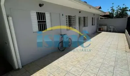 QUARTO MOBILIADO COM VARANDA