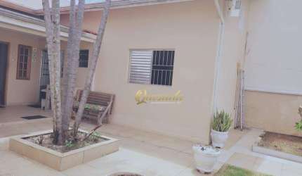 Casa térrea à venda, 2 dormitórios, 1 suíte, amplo quintal, Jardim Regina, Indaiatuba.