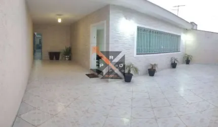 Excelente Casa à Venda na Penha - 200m² área útil, 3 dormitórios sendo 1 suíte máster com hidro - 3 vagas - terreno  10 x 20