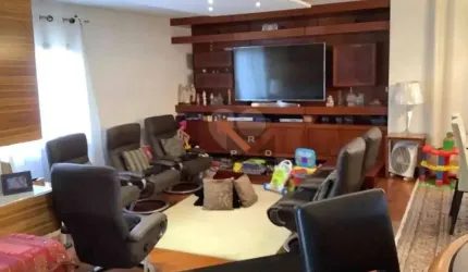Apartamento Próximo ao Clube Juventus  04 Dormitórios sendo 03 Suítes - 04 Vagas
