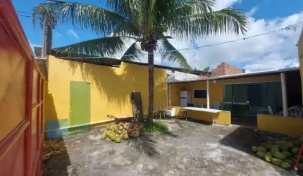 Casa 2/4 Com Área em Monte Gordo