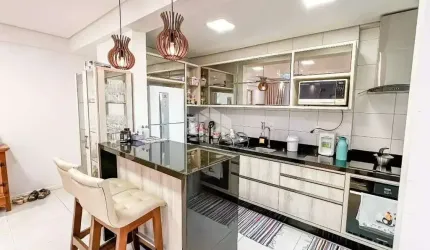 Apartamento com três dormitórios em Barreiros