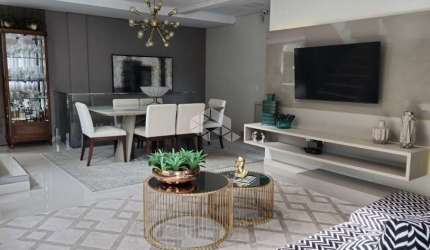 Casa sem mobiliada com três suítes no Córrego Grande, Florianópolis/SC
