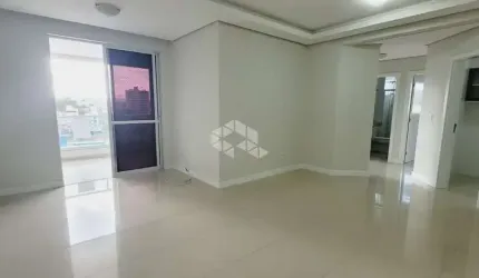 Apartamento seminovo com 03 dormitórios no bairro Barreiros, em São José- SC