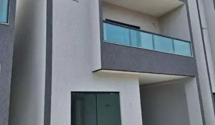 Casa em Lauro de Freitas com 4|4, 02G e 168M²