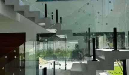 Casa em Guarajuba com 4|4, 04G e 242M²
