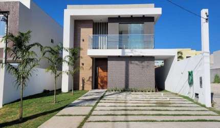 Casa em Camaçari com 4|4, 03G e 190M²