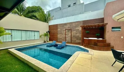 Casa Alto Padrão em Barra do Jacuípe com 4|4, 04G e 240M²