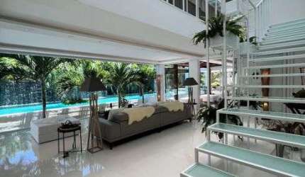 Casa Alto Padrão em Busca Vida com 5|4, 04G e 700M²