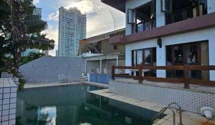 Casa no Candeal com 5|4, 04G e 687M²