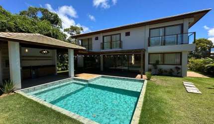 Casa em Praia do Forte com 5|4, 04G e 400M²