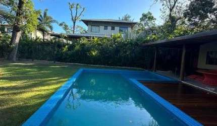 Casa em Praia do Forte com 4|4, 03G e 370M² | Terreno 800M²