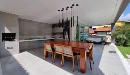 Casa Alto Padrão em Guarajuba com 6|4, 06G e 341M² (Porteira Fechada)