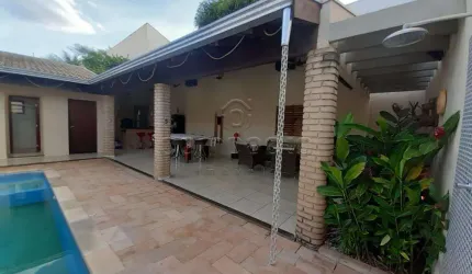 Casa Térrea, 3 quartos, piscina, Jd. Nazareth