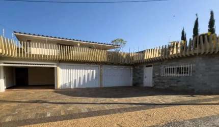 Casa Residencial/Comercial com 3 andares e 9 Quartos para alugar - Zona Sul