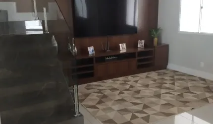 Sobrado reformado - sala integrada - espaço gourmet - 3 dormitorios sendo 1 suite - cozinha planejada - banheiros com box blindex e gabinetes - quintal - 3 vagas de garagens