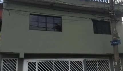 OPORTUNIDADE: São 3 CASAS NO MESMO TERRENO - ESTUDO FORMA DE PAGAMENTO, VENDAS INDIVIDUAIS OU TOTAL NÃO FOI AVERBADA E A AVERBAÇÃO É POR CONTA DO COMPRADOR. 1- De 520 mil por APENAS 490MIL, 4 dorm- ca