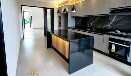 CASA TÉRREA CONDOMINIO SAN MARCO-PRONTA PARA MORAR-AMBIENTES INTERNOS:3 SUÍTES AMPLAS, CLIMATIZADAS E COM MÓVEIS PLANEJADOS- ESCRITÓRIO COM PLANEJADOS E AR-CONDICIONADO-LAVABO COM PIA EM MÁRMORE TRAVE