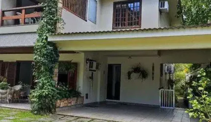 Casa de condomínio para aluguel possui 574 metros quadrados com 5 quartos