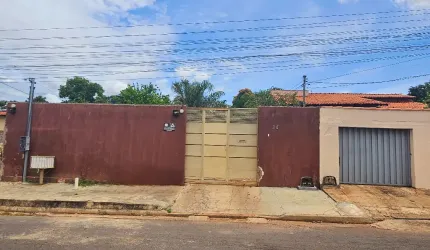 Casa com Piscina 3 quartos 1 Suíte Bairro Jardim Gramado - Cuiabá - MT