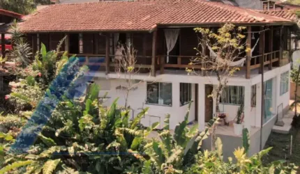 Ubatuba, Enseada - Casa com 05 dormitórios  com vista para o mar.