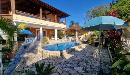 Ubatuba, Ressaca - Casa sobrado com 06 suites e terreno  com 450 m2.