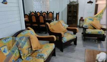 Ubatuba, Toninhas - Casa mobiliada com 05 dormitórios, sendo 03 suítes.
