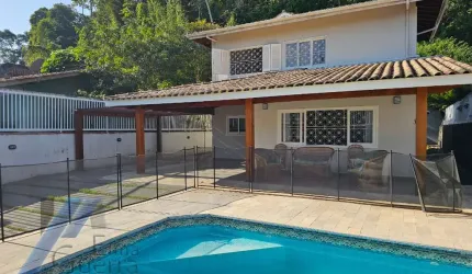 Ubatuba, Parque Vivamar - Casa sobrado com 03 suites e área de lazer.