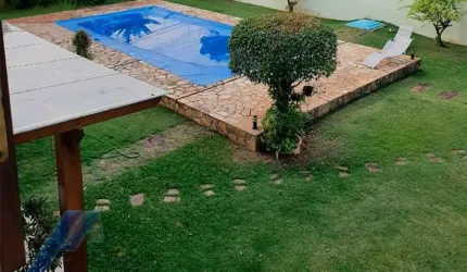Ubatuba, Itaguá - Casa sobrado em bairro nobre de com 03 suítes e área de lazer.
