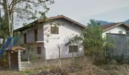 Ubatuba, Ressaca - Sobrado com 03 dormitórios, sendo 01 suíte.