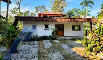 Ubatuba, Ressaca - Casa sobrado com 02 dormitórios, sendo 01 suíte, com area de lazer.