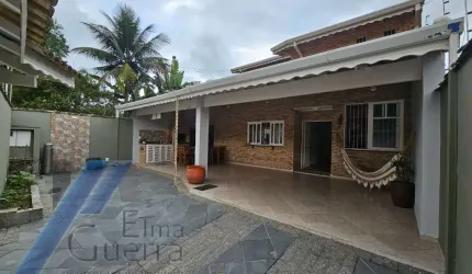 Ubatuba, Itagua - Casa sobrado com 03 dormitórios, sendo 01 suíte.