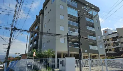 Ubatuba, Centro - Cobertura com vista para o mar com 03 suítes e área de lazer.