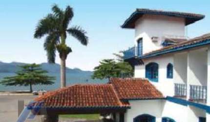 Ubatuba, Itaguá - Hotel mobiliado de frente para o mar com 23 suítes e área de lazer.