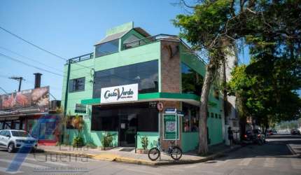 Ubatuba, Centro - Imovel comercial, com 07 salas com elevador em funcionamento.