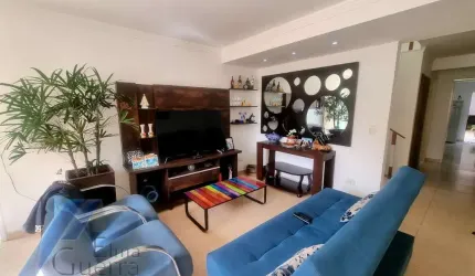 Ubatuba, Estufa II - Casa sobrado geminado com 03 dormitórios sendo 01 suíte.
