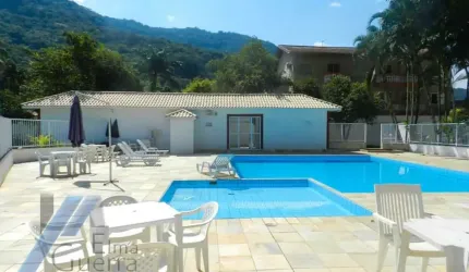 Ubatuba, Centro - Apartamento mobiliado de 03 dormitórios sendo 01 suíte e área de lazer.