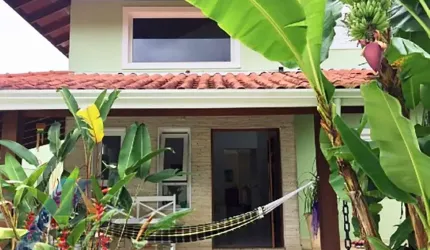 Ubatuba, Itaguá - Linda casa sobrado com 03 formitorios sendo 02 área de lazer .