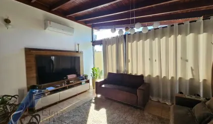 Ubatuba, Jardim Carolina - Casa com 03 dormitórios, sendo 02 suítes com terreno de 450 m2.