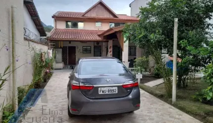 Ubatuba - Pereque açu. Casa sobrado com 03 suítes, a 400 metros da praia.