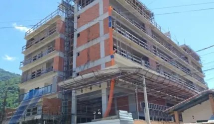 Ubatuba, Toninhas, Apartamento cobertura em construção com 03 suítes e área de lazer.