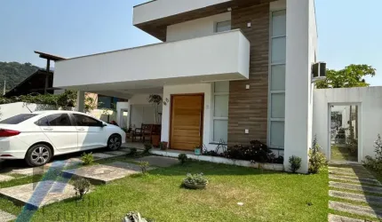 Ubatuba, Ubatuba Country - Casa sobrado com 04 suítes, espaço gourmet na área de lazer.