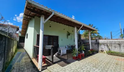 Ubatuba, Cento - Casa com 02 dormitórios sendo 01 suíte, terreno de 298 m2.