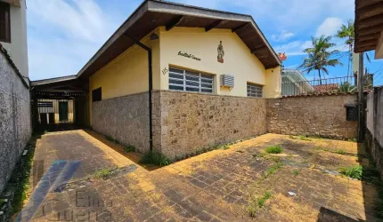 Ubatuba, Centro - Bela casa bem localizada com 02 dormitórios, próximo ao Aeroporto.