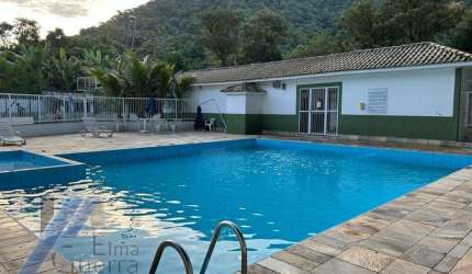 Ubatuba, Centro - Apartamento com 02 suítes e área de lazer.