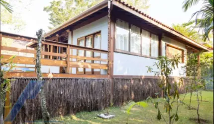 Ubatuba, Itamambuca - Linda casa com 03 dormitórios sendo 01 suíte e 100 metros do mar.