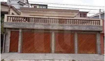 Bela casa com excelente estrura, lote inteiro com 250 m²