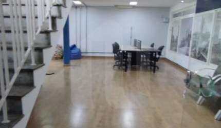 Casa comercial com 10 vagas e a 100m do metrô Butantã.