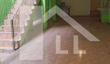 Casa 170m² à venda com 3 dormitórios e salão com churrasqueira.