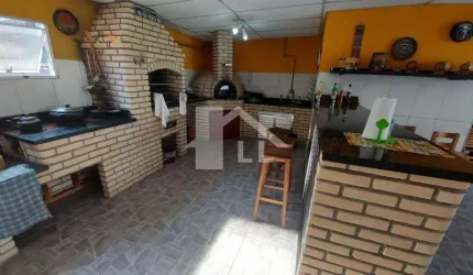 Casa Toda Planejada 400m² com 2 suítes, closet, lavabo, salão de festas, 2 vagas de garagem